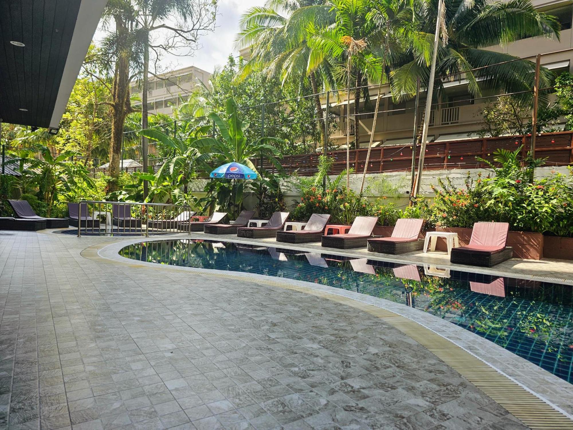 Patong Central Hostel *